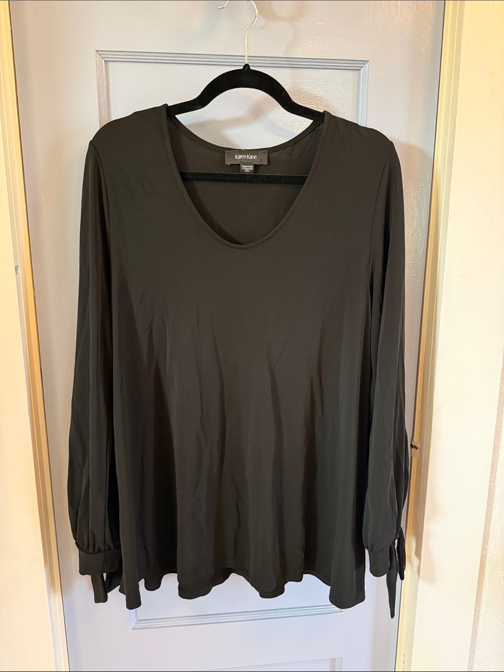 Karen Kane Black Long-Sleeve Scoop Neck Blouse